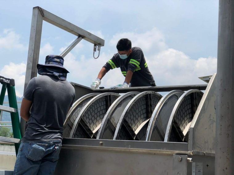 Montaje de equipo clarificador de agua