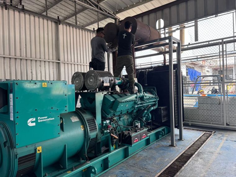 Montaje de generador Cummins con equipo de IMEC